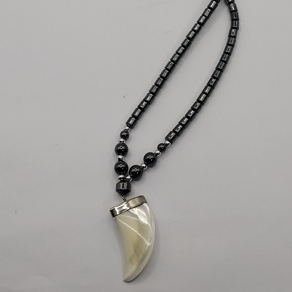 Hematite necklace Mother of pearl carved claw pendant - Picture 7 of 11
